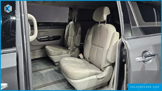 KIA CARNIVAL 9-SEATER NOBLESSE