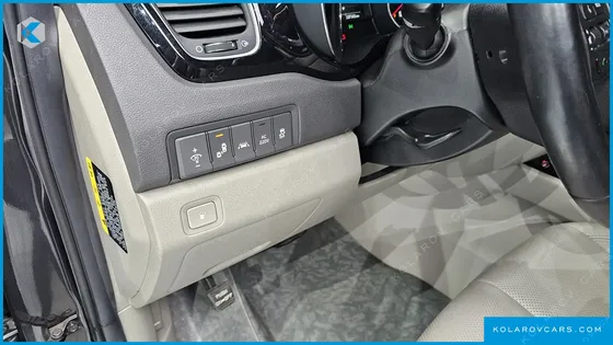 KIA CARNIVAL 9-SEATER NOBLESSE