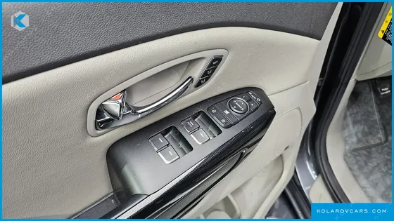 KIA CARNIVAL 9-SEATER NOBLESSE
