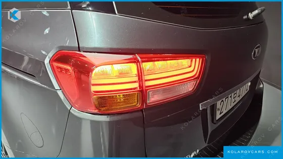 KIA CARNIVAL 9-SEATER NOBLESSE