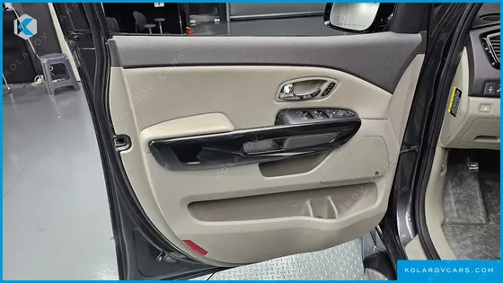 KIA CARNIVAL 9-SEATER NOBLESSE