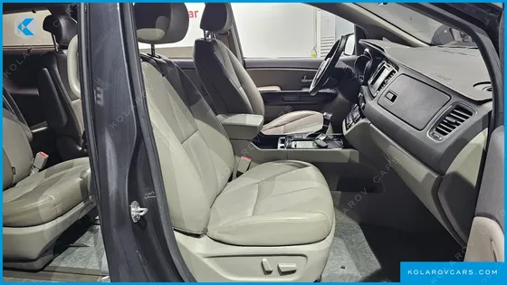 KIA CARNIVAL 9-SEATER NOBLESSE