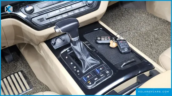KIA CARNIVAL GASOLINE 9-SEATER NOBLESSE
