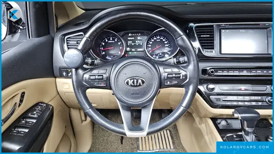 KIA CARNIVAL GASOLINE 9-SEATER NOBLESSE