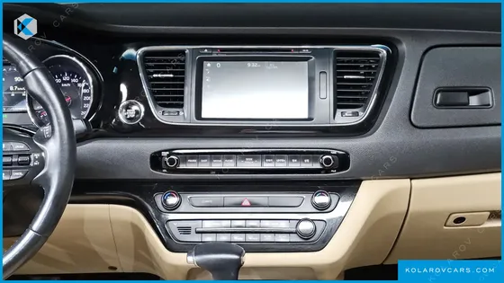 KIA CARNIVAL GASOLINE 9-SEATER NOBLESSE