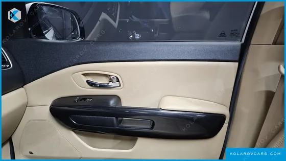 KIA CARNIVAL GASOLINE 9-SEATER NOBLESSE