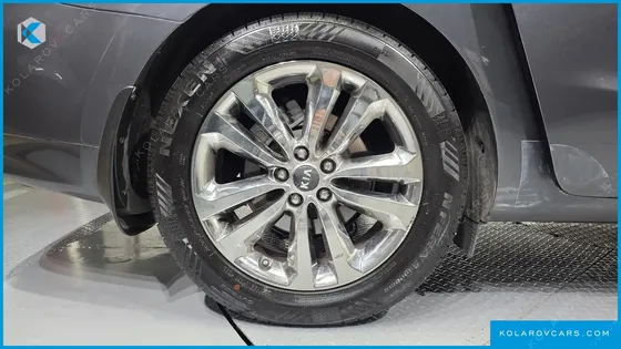 KIA CARNIVAL 9-SEATER NOBLESSE