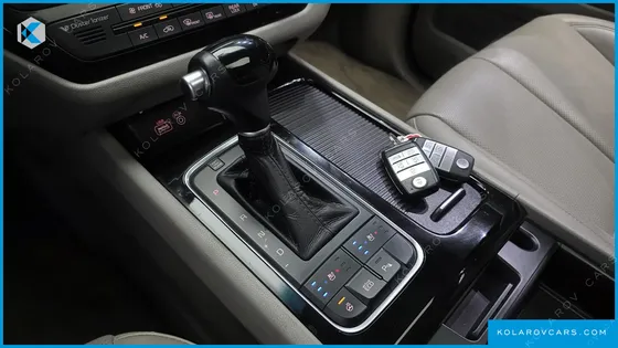 KIA CARNIVAL 9-SEATER NOBLESSE