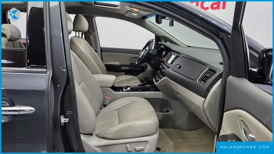 KIA CARNIVAL 9-SEATER NOBLESSE
