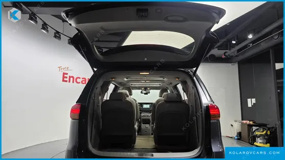 KIA CARNIVAL 9-SEATER NOBLESSE