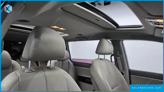 KIA CARNIVAL 9-SEATER NOBLESSE