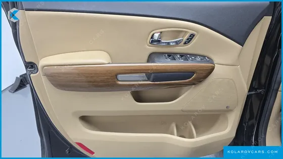KIA CARNIVAL 9-SEATER HI-LIMOUSINE