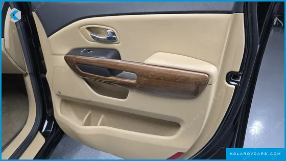 KIA CARNIVAL 9-SEATER HI-LIMOUSINE