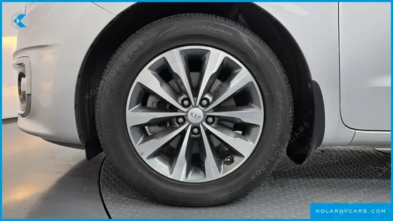 KIA CARNIVAL 9-SEATER LUXURY