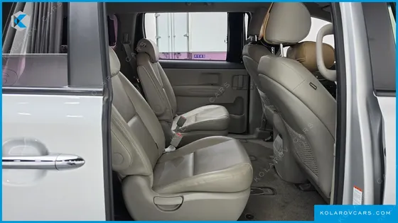 KIA CARNIVAL 9-SEATER LUXURY