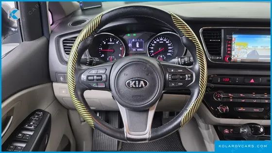 KIA CARNIVAL 9-SEATER LUXURY