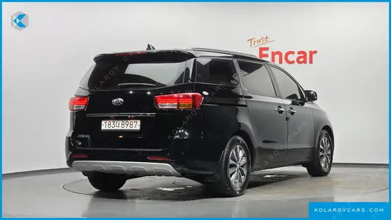 KIA CARNIVAL 9-SEATER LUXURY