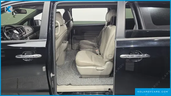 KIA CARNIVAL 9-SEATER LUXURY