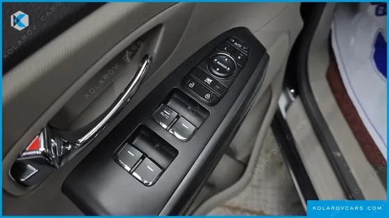 KIA CARNIVAL 9-SEATER LUXURY