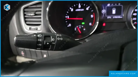 KIA CARNIVAL 9-SEATER LUXURY