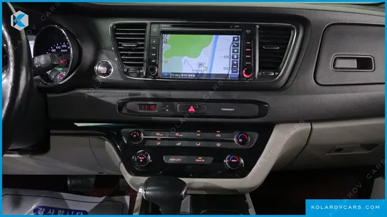 KIA CARNIVAL 9-SEATER LUXURY