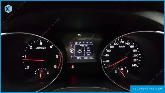 KIA CARNIVAL 9-SEATER LUXURY