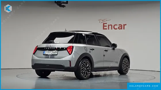 MINI COOPER 5 DOOR FAVOURED