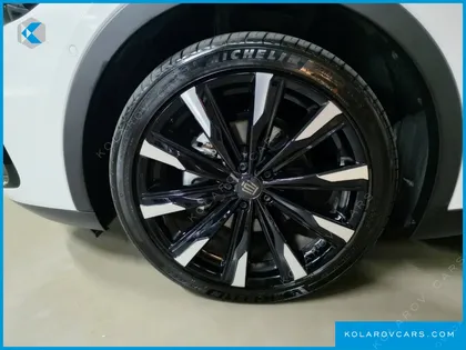 TOYOTA CROWN 2.4 4WD DUAL BOOST HYBRID