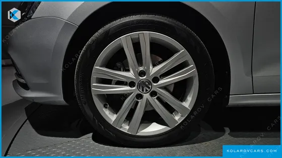 VOLKSWAGEN JETTA 2.0 TDI BLUEMOTION PREMIUM