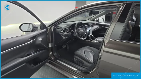 TOYOTA CAMRY 2.5 XLE HYBRID