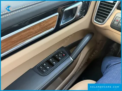 PORSCHE CAYENNE 3.0 PLATINUM EDITION