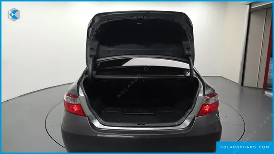 TOYOTA CAMRY HYBRID LE