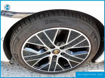 PORSCHE TAYCAN BASE