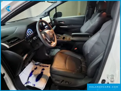 TOYOTA SIENNA 2.5 HYBRID 2WD