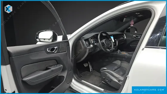 VOLVO XC60 T8 R-DESIGN