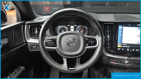 VOLVO XC60 T8 R-DESIGN