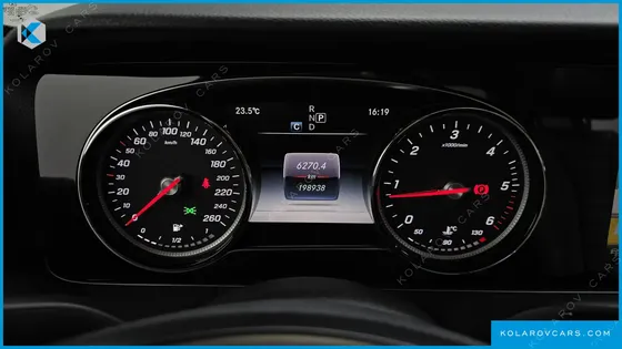 MERCEDES E-CLASS E220D AVANTGARDE