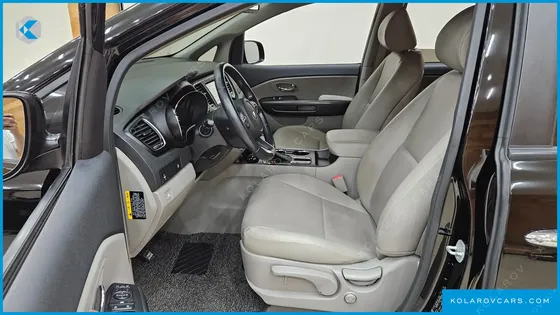 KIA CARNIVAL 9-SEATER LUXURY