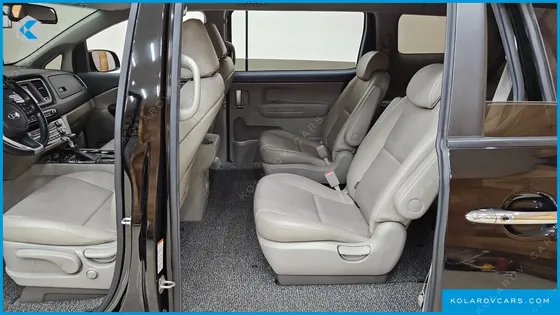 KIA CARNIVAL 9-SEATER LUXURY