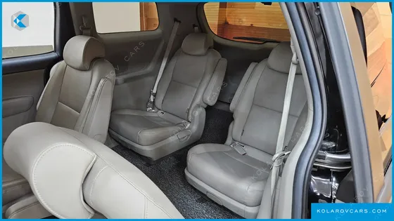 KIA CARNIVAL 9-SEATER LUXURY