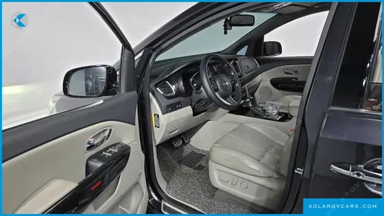 KIA CARNIVAL 7-SEATER LIMOUSINE
