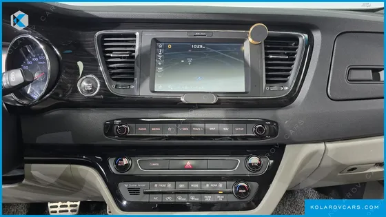 KIA CARNIVAL 7-SEATER LIMOUSINE