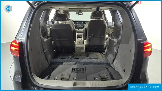 KIA CARNIVAL 7-SEATER LIMOUSINE