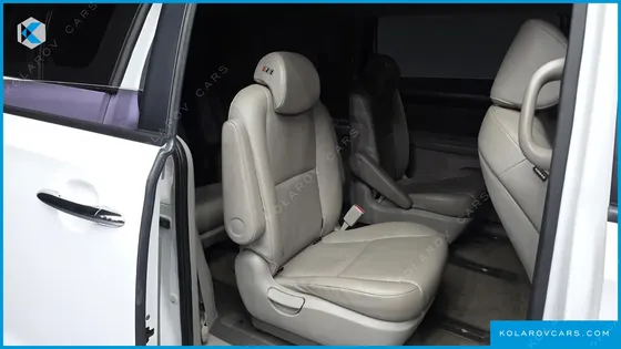 KIA CARNIVAL 9-SEATER LUXURY