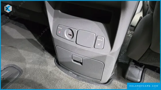 KIA CARNIVAL 9-SEATER LUXURY