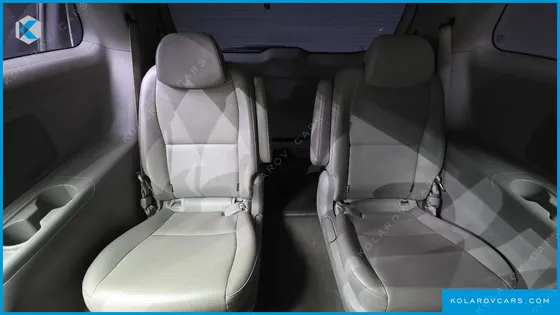 KIA CARNIVAL 9-SEATER LUXURY