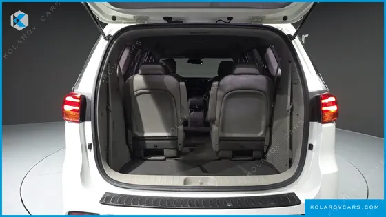KIA CARNIVAL 9-SEATER LUXURY