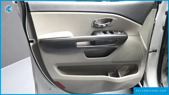 KIA CARNIVAL 9-SEATER LUXURY