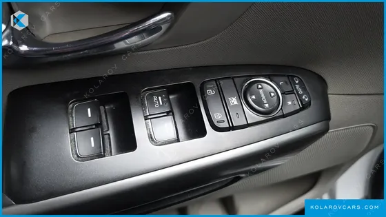 KIA CARNIVAL 9-SEATER LUXURY