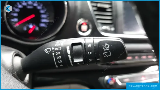 KIA CARNIVAL 9-SEATER LUXURY